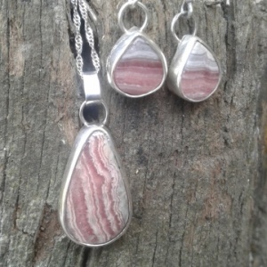 CONJUNTO DE PLATA 925 Y PIEDRA NATURAL RODOCROSITA.