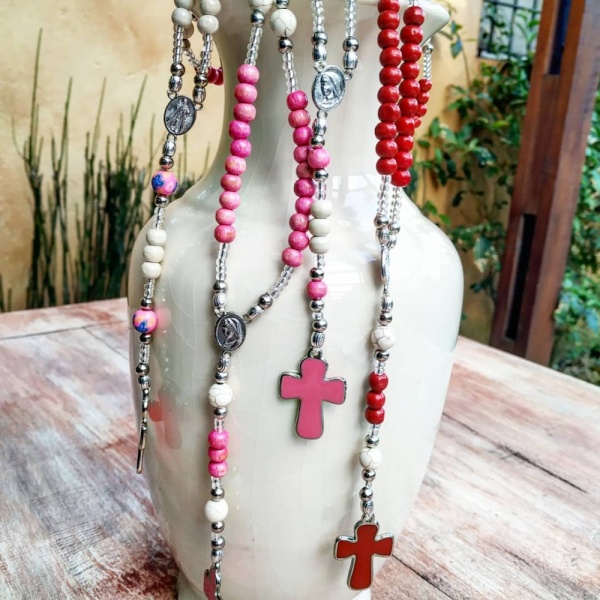 Rosario madera niña